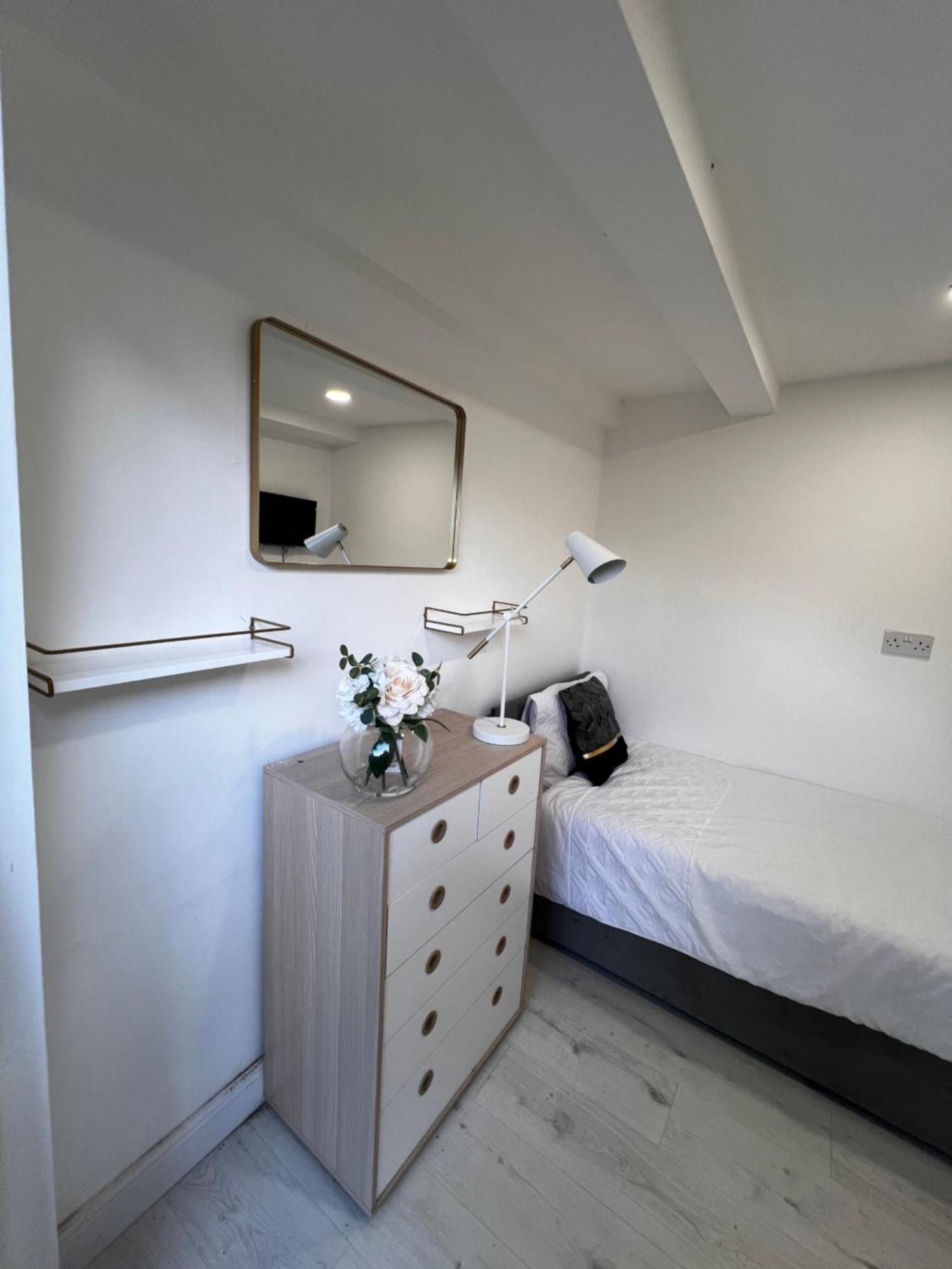 Lovely Ensuite Room In Corby Rockingham Eksteriør billede